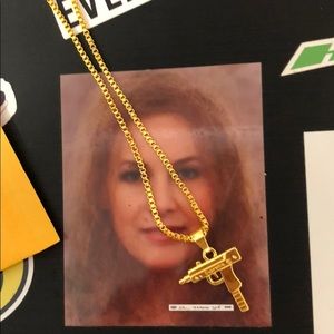 Uzi chain gold